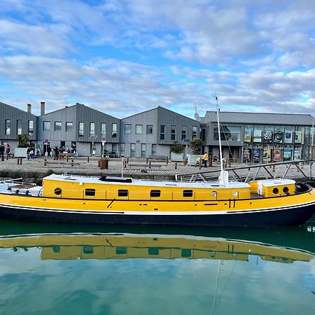 Une Peniche Dans Le Bassin À Flot Du Vieux Port La Rochelle (Charente-Maritime) Exterior foto